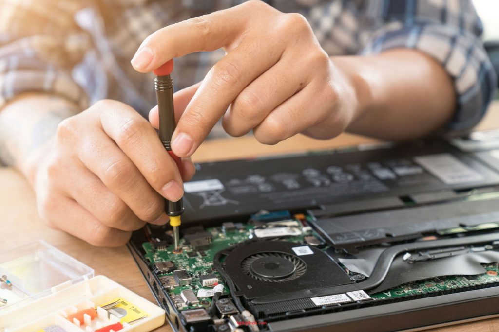 Khi mang laptop đi sửa thì cần phải lưu ý những điều gì?